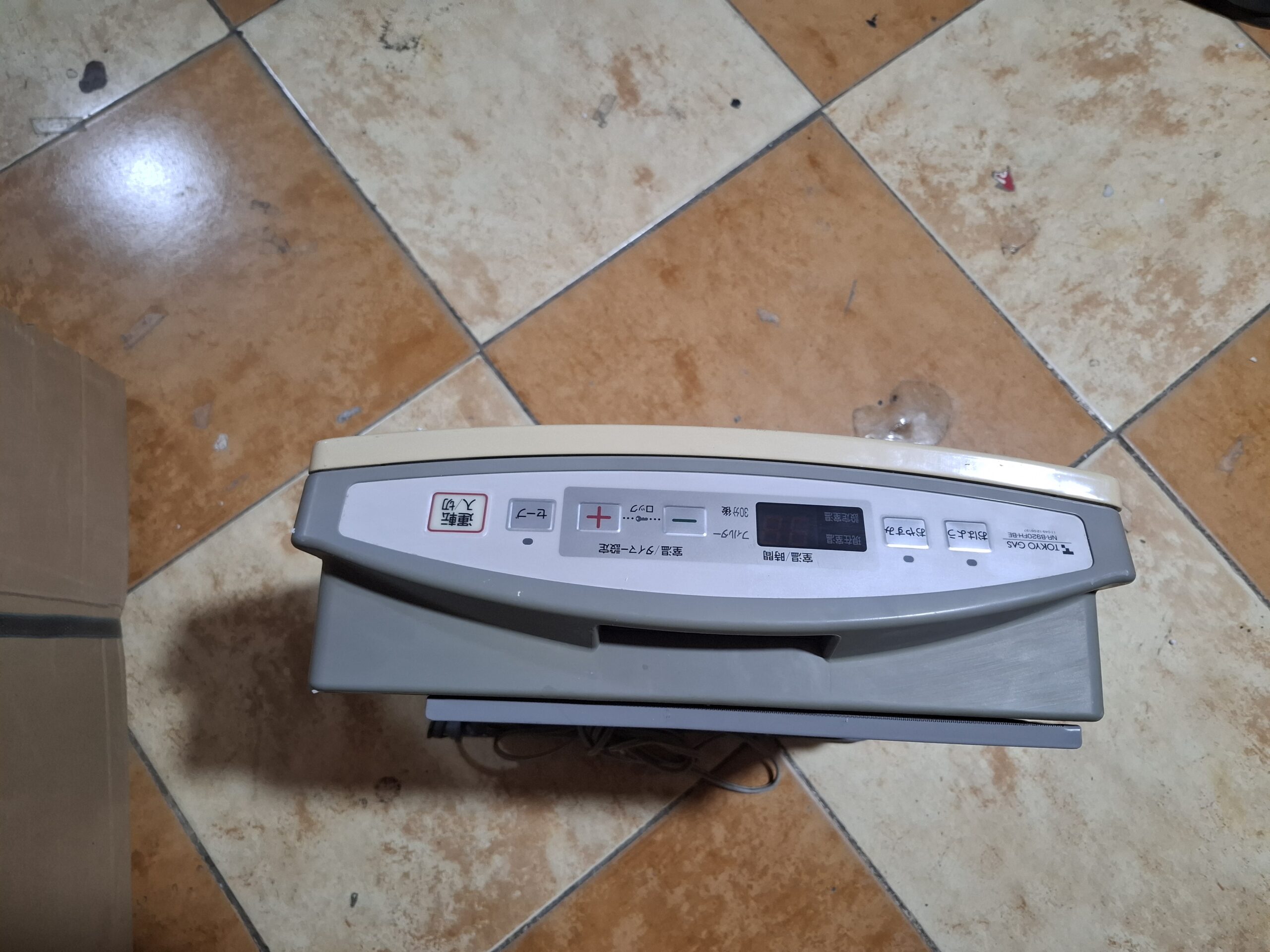 بخاری گازی فن دار ژاپنی بدون دودکش 2500 مناسب 30 الی 40 متر - Image 2